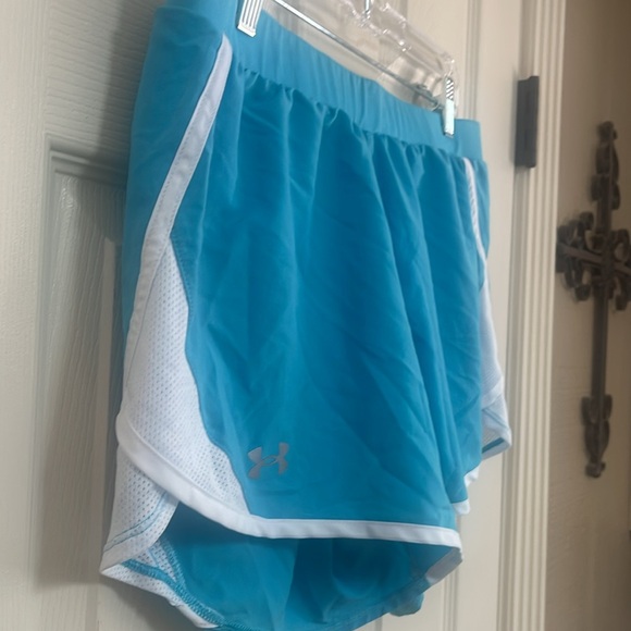 Under Armour loose heatgear shorts. Size Large Great condition! - Picture 5 of 11